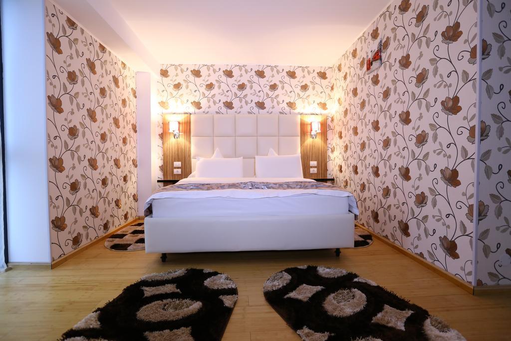 Hotel Articus Craiova Exterior foto