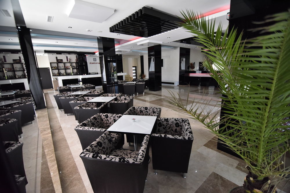 Hotel Articus Craiova Exterior foto