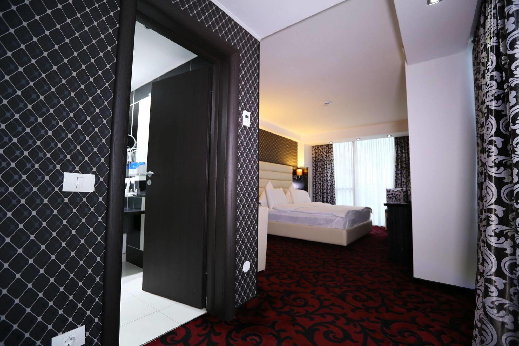 Hotel Articus Craiova Exterior foto