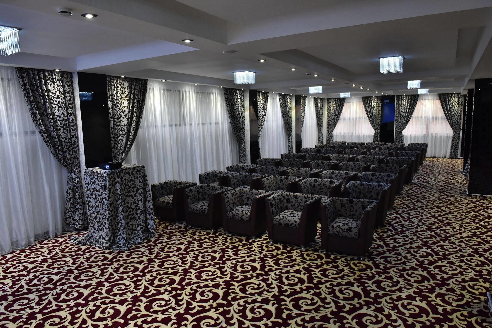 Hotel Articus Craiova Exterior foto