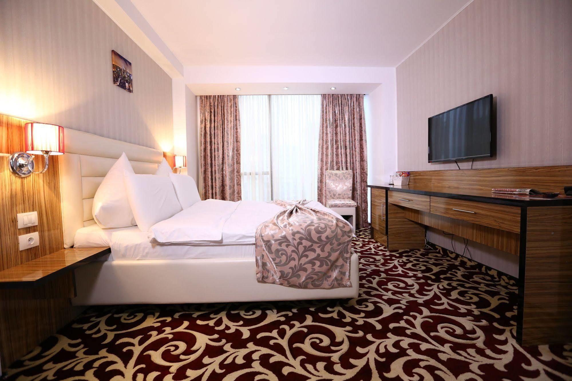 Hotel Articus Craiova Exterior foto