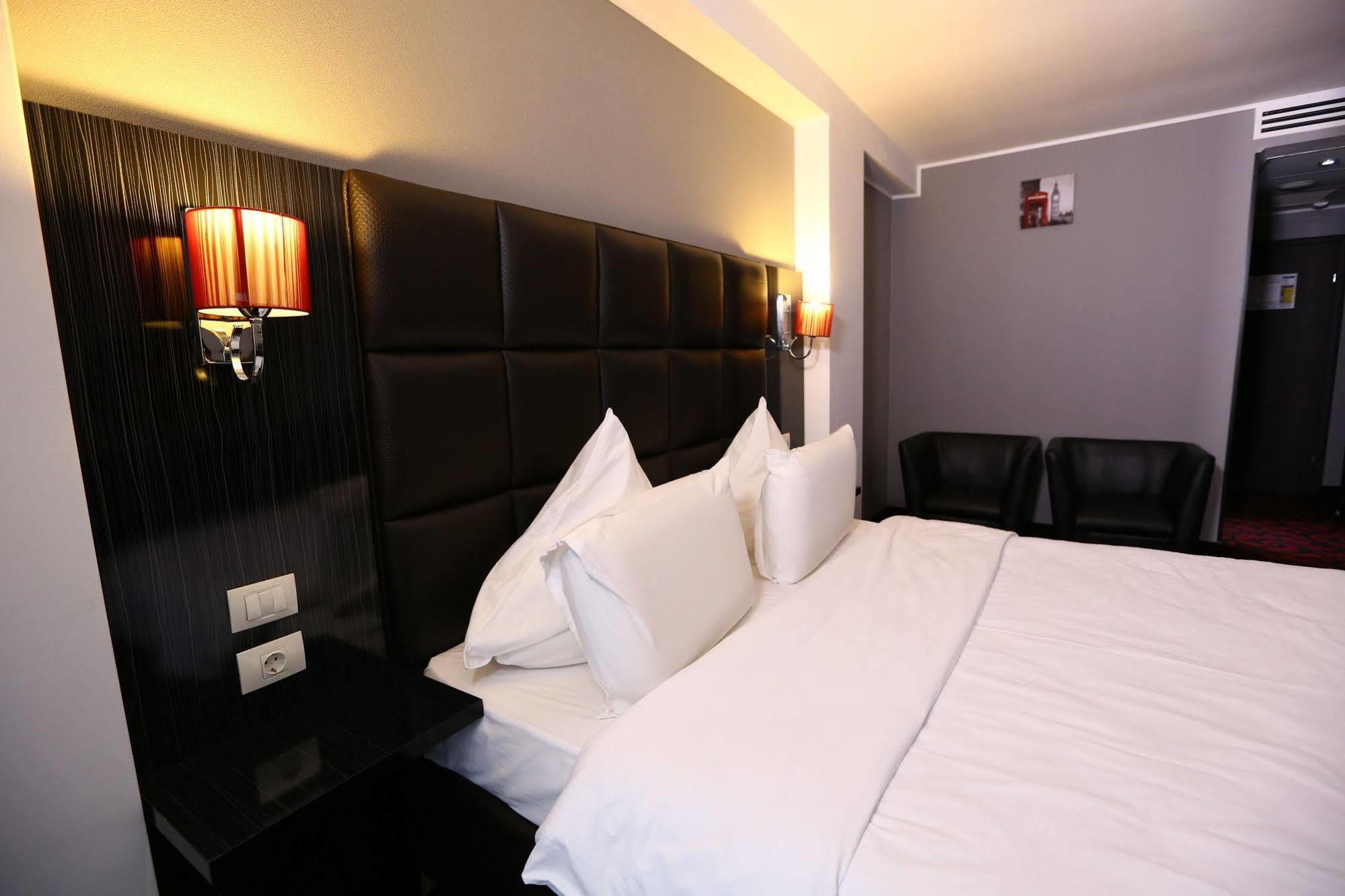 Hotel Articus Craiova Exterior foto