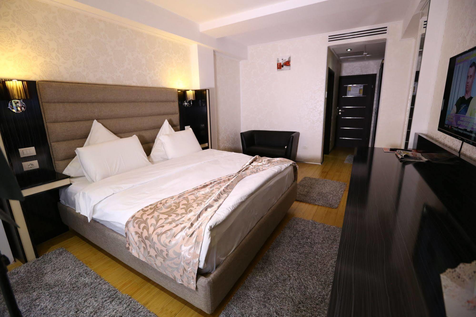 Hotel Articus Craiova Exterior foto