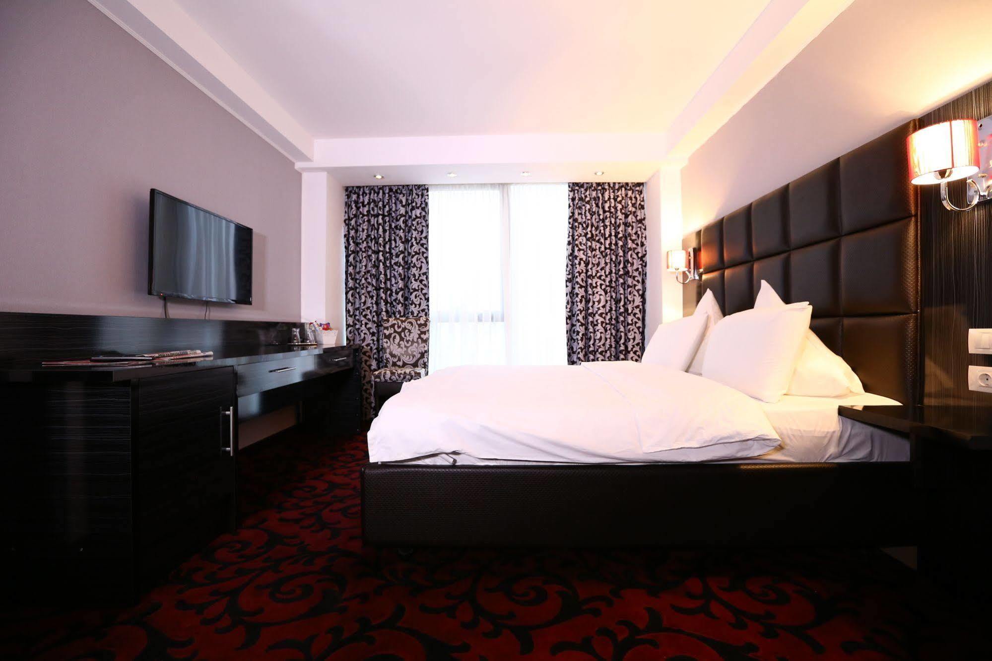 Hotel Articus Craiova Exterior foto