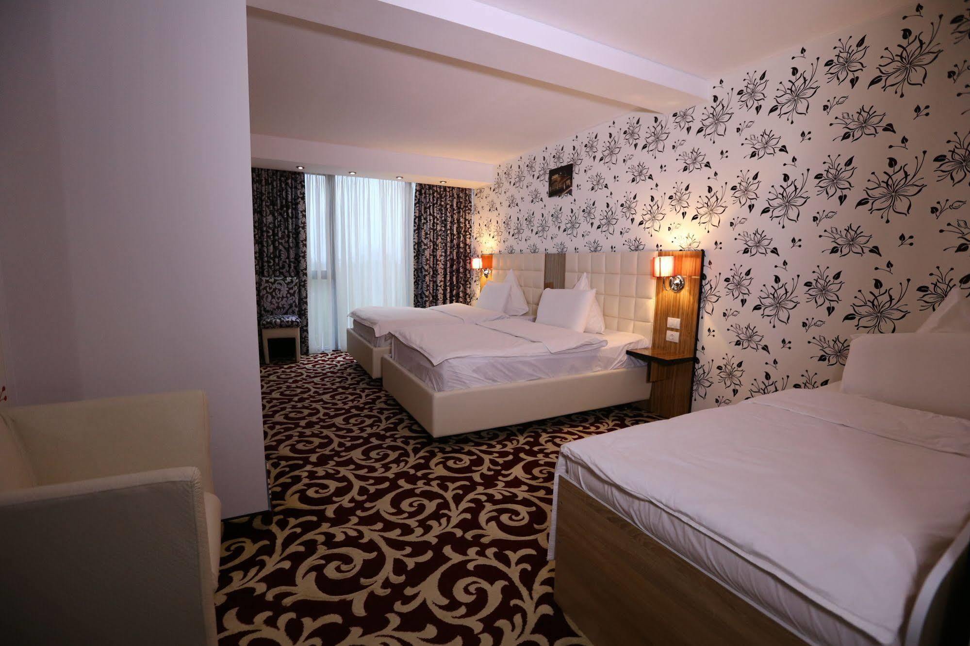 Hotel Articus Craiova Exterior foto