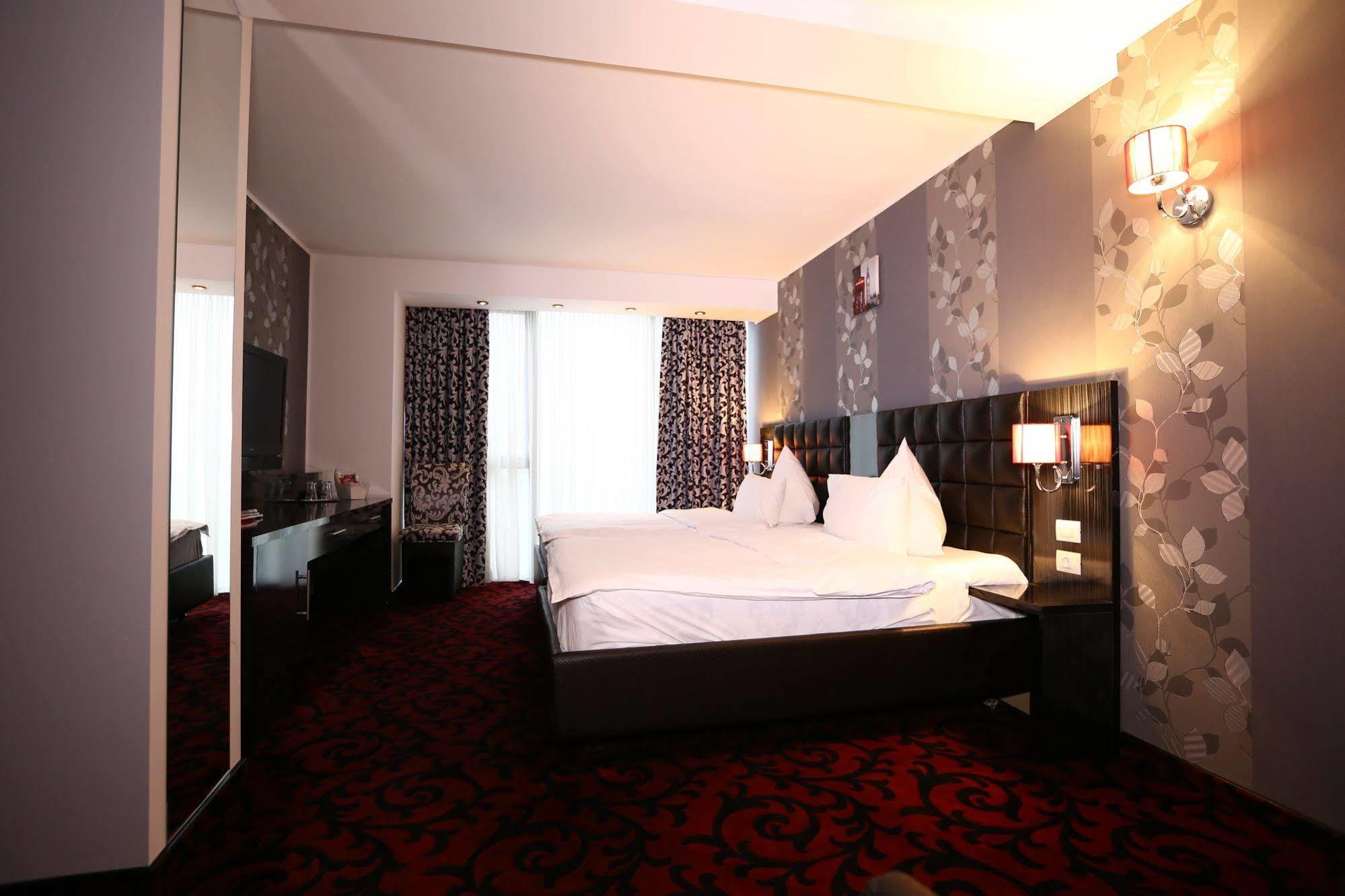 Hotel Articus Craiova Exterior foto