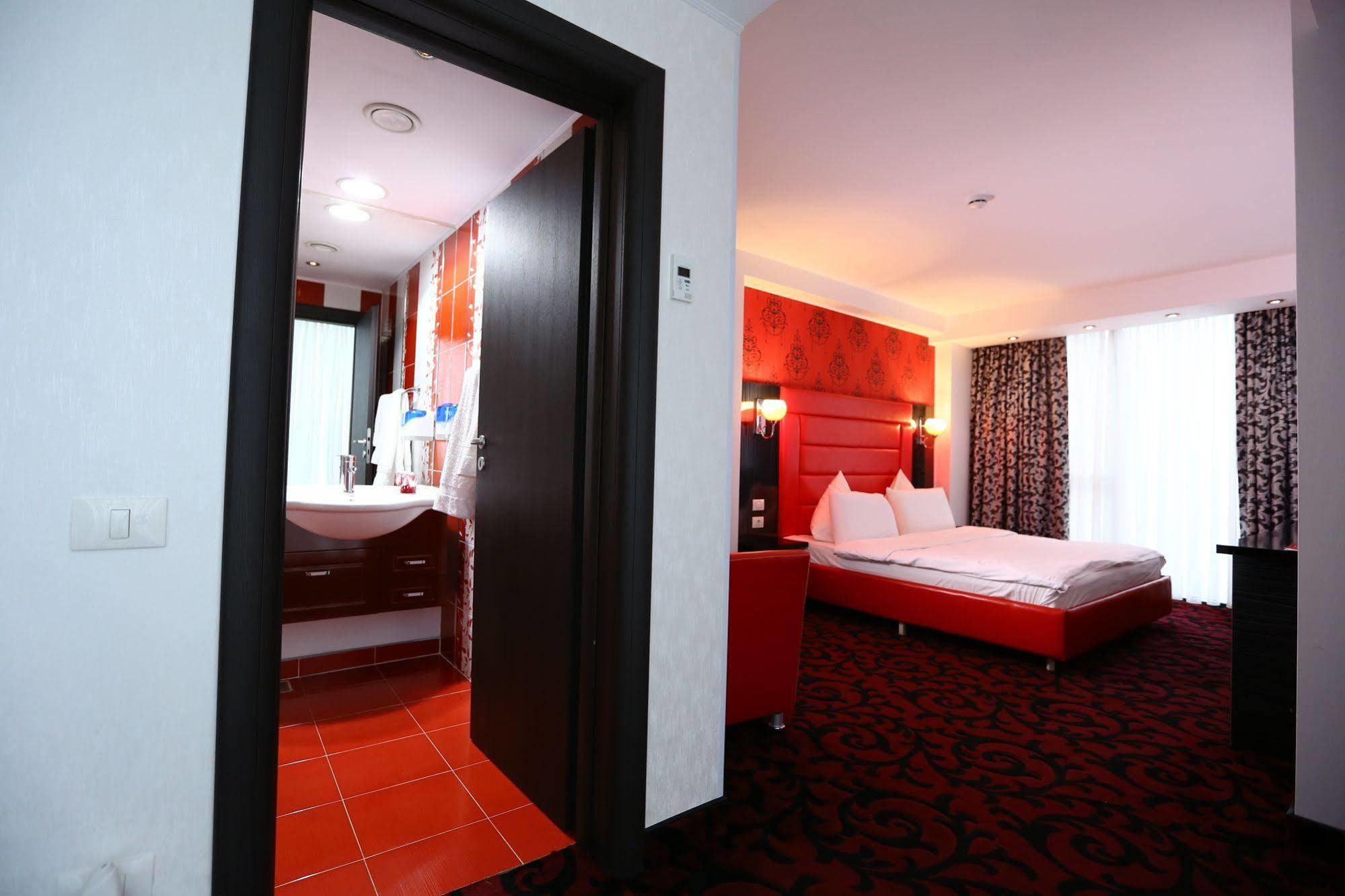 Hotel Articus Craiova Exterior foto