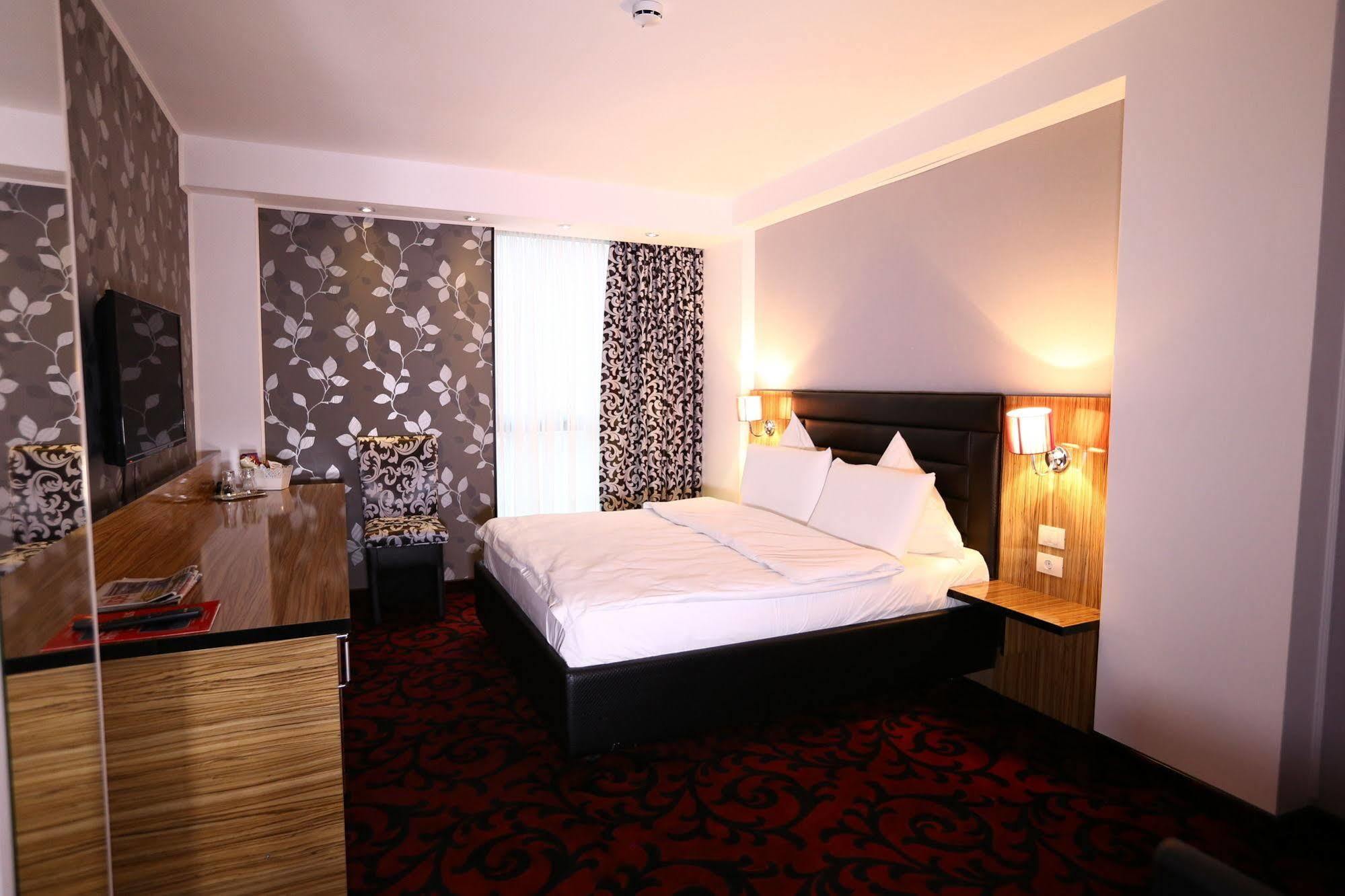 Hotel Articus Craiova Exterior foto