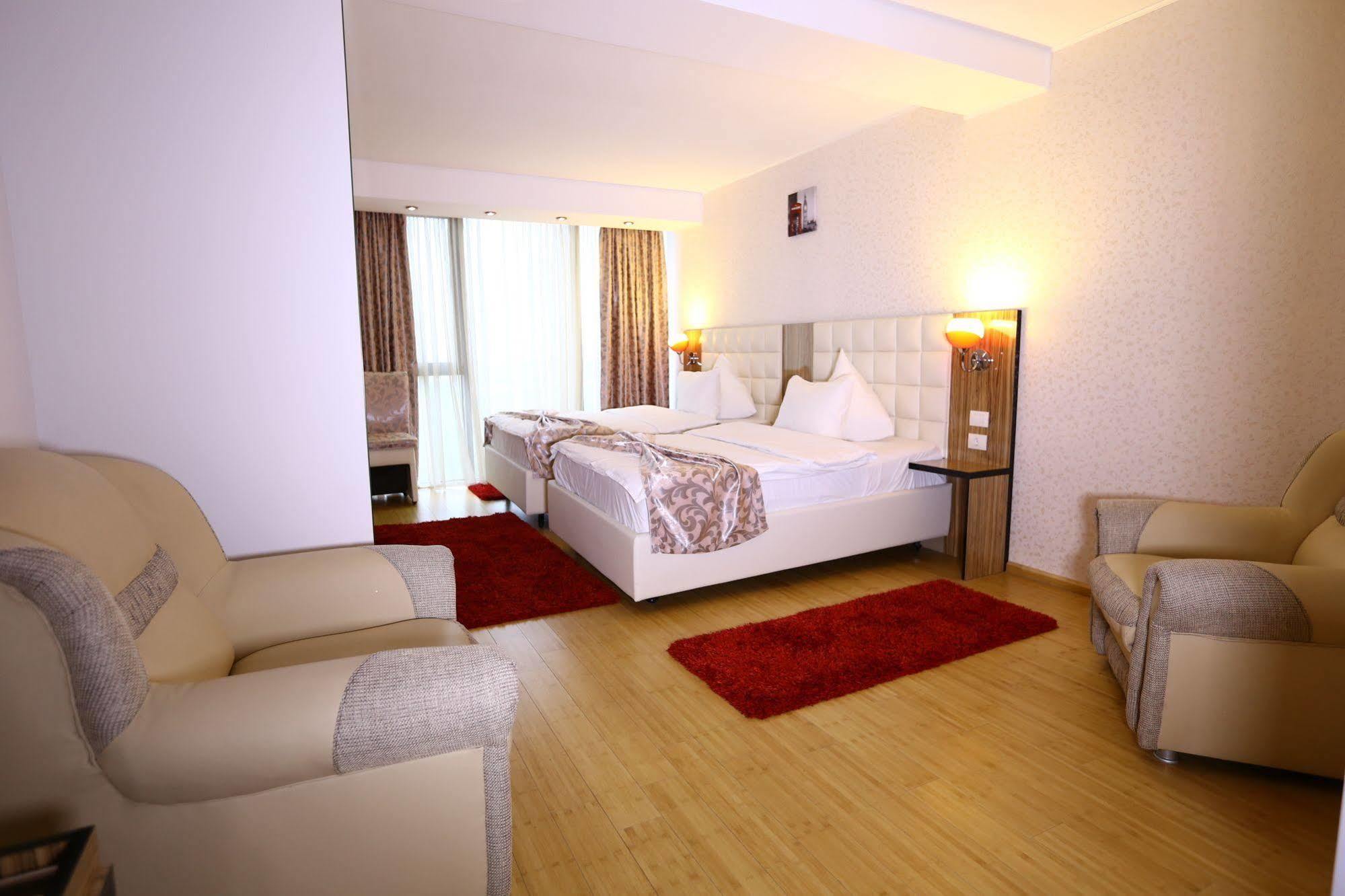 Hotel Articus Craiova Exterior foto