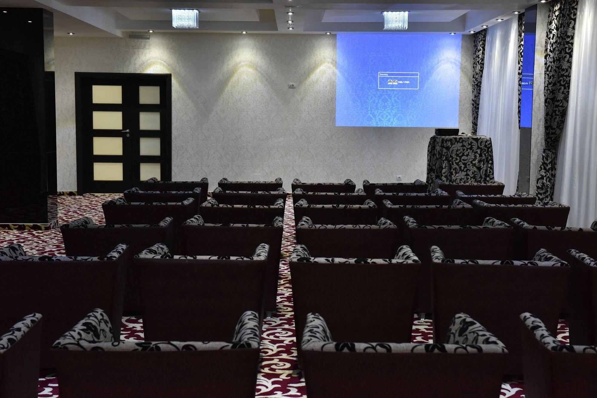 Hotel Articus Craiova Exterior foto