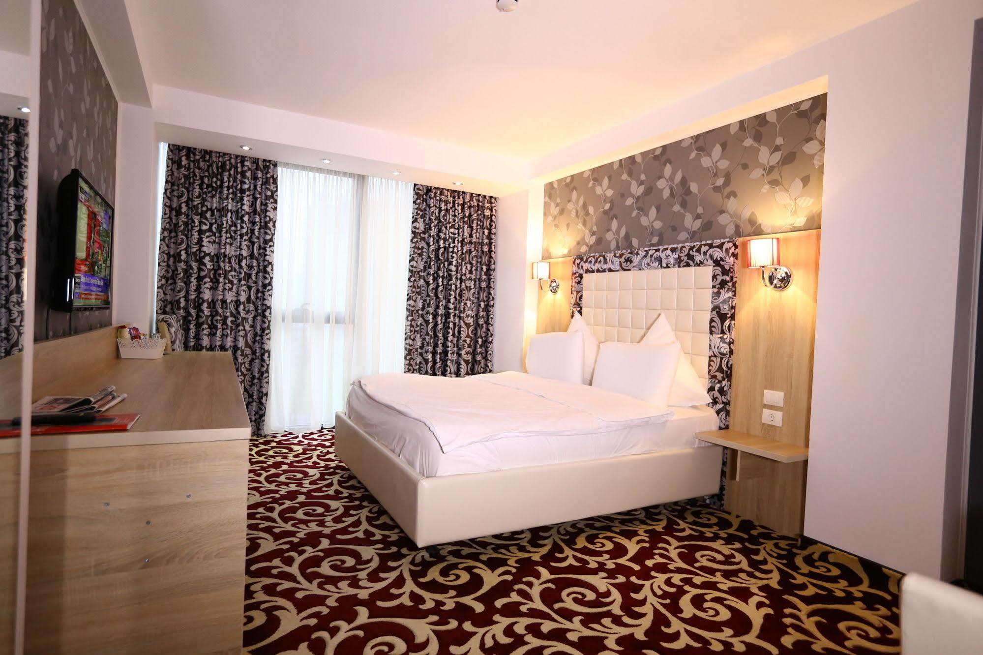 Hotel Articus Craiova Exterior foto
